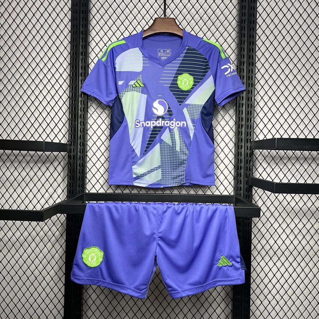 Manchester United 2024/25 Goalkeeper Kids Kit