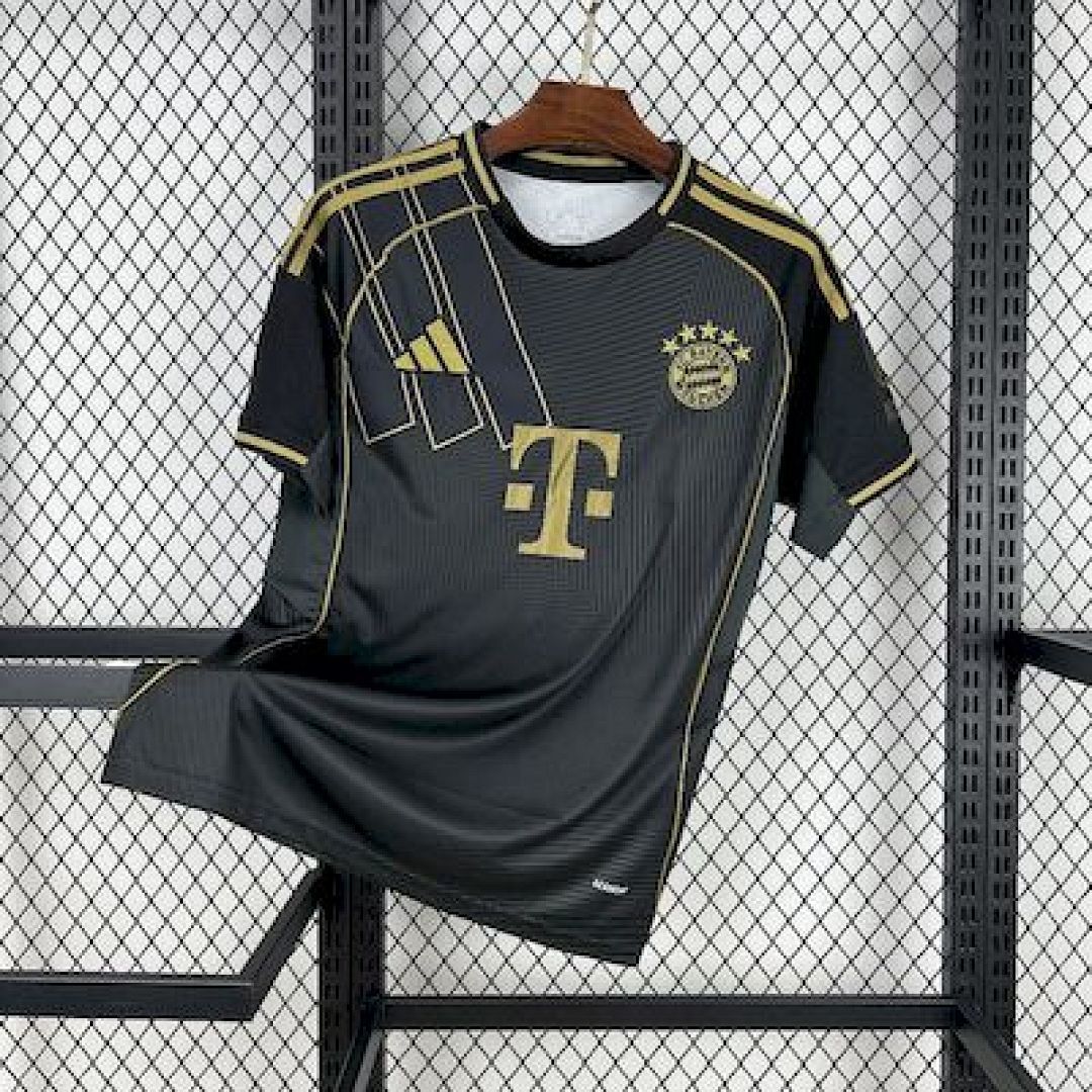 Bayern Munich 2025/26 Black Gold Special Edition Jersey